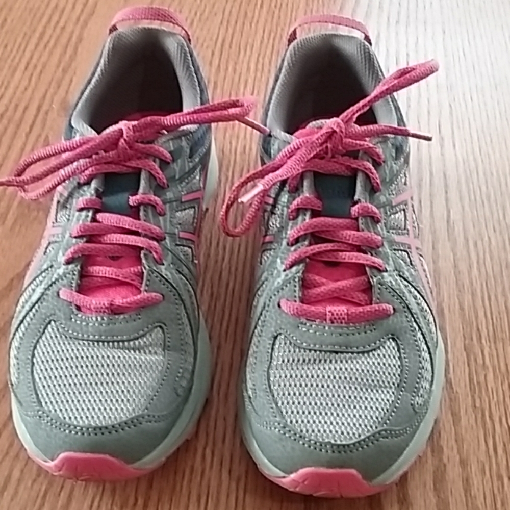 Asics Frequent Trail size 7.5